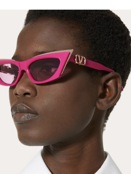 Valentino Accessories - ​Valentino 55mm V-Goldcut I Cat-Eye Sunglasses in Pink